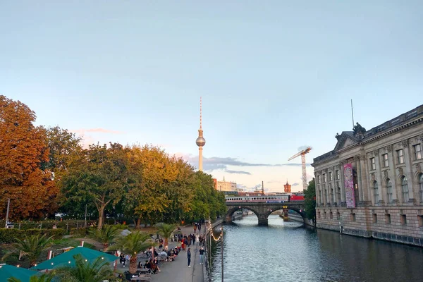 Berlin Almanya Ekim 2022 Spree Nehri Üzerindeki Köprünün Berlin Deki — Stok fotoğraf