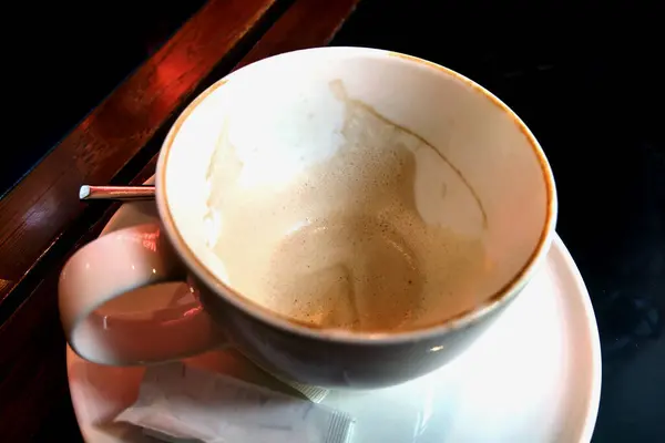 Een Kop Koffie Drinken Tafel Een Café Restaurant — Stockfoto