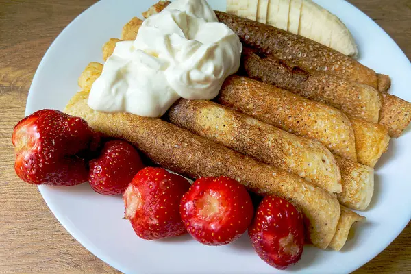 Fresh Pancakes Cream Fruits Light Breakfast — Stock Photo, Image