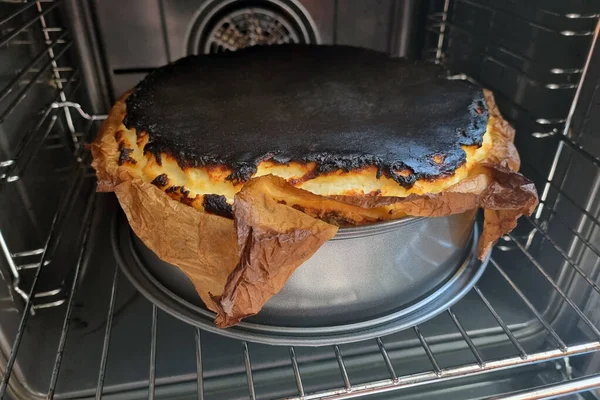 Crosta Torta Queimada Durante Cozinha Caseira Alimentos Queimados — Fotografia de Stock