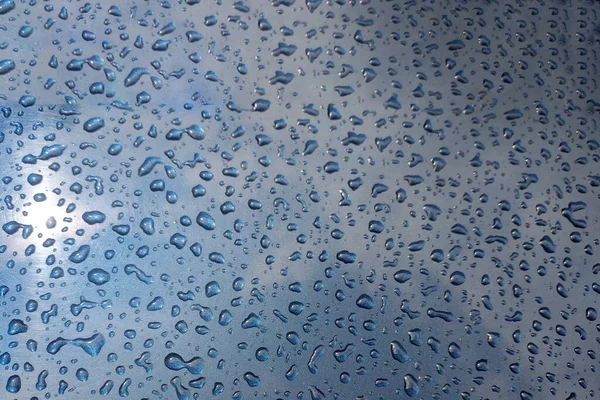 Wassertropfen Auf Metall Autokapsel Hintergrund — Stockfoto