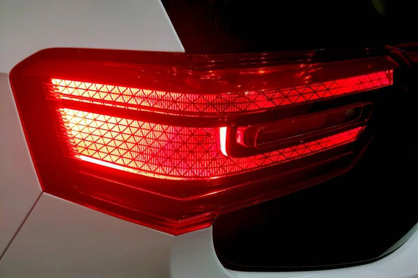 Helle Und Moderne Autoleuchten Auto Und Straßenbeleuchtung — Stockfoto