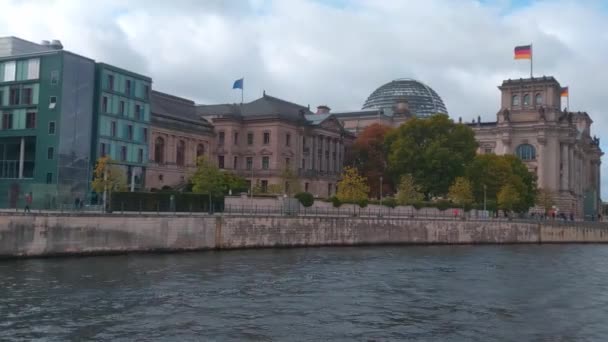 Berlin Oktober 2022 Blick Auf Das Reichstagsgebäude Der Mitte Berlins — Stockvideo