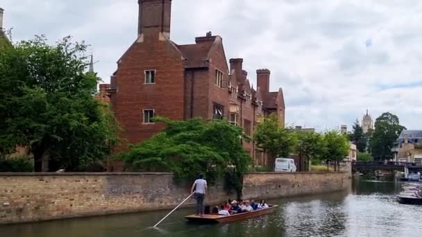 Cambridge Großbritannien Juni 2022 Brücke Mit Booten Cambridge — Stockvideo