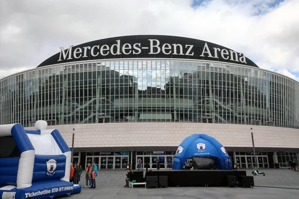 Berlin, Almanya, 1 Ekim 2022: Berlin 'deki ünlü spor tesisi Mercedes Benz Arena