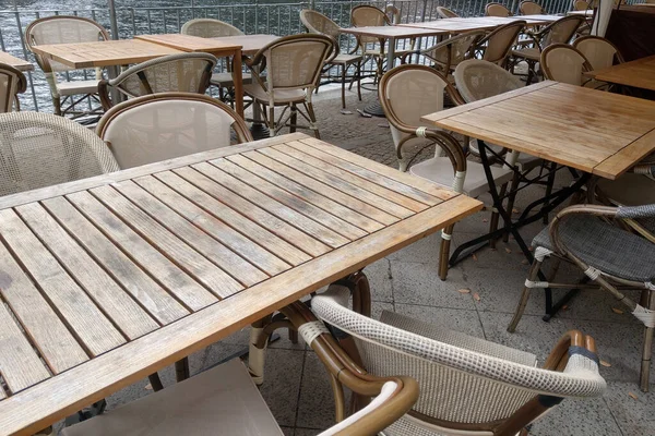 Пустые Столы Стулья Террасе Ресторана Отсутствие Посетителей — стоковое фото