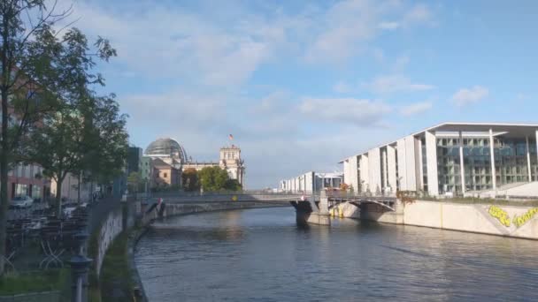 2022年10月1日 德国柏林 斯普雷河美景与柏林建筑 — 图库视频影像