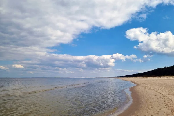 Wybrzeże Morza Bałtyckiego Słoneczny Dzień Odpoczynek Nad Morzem — Zdjęcie stockowe