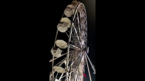 Rueda Ferris Giratoria Brillante Plaza Por Noche Ciudad Humor Navidad — Vídeos de Stock