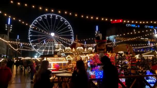 Kattowitz Polen November 2022 Großaufnahme Des Weihnachtsmarktes Abend Riesenrad Und — Stockvideo