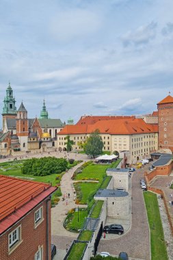 Krakow, Polonya, 15 Ağustos 2022: Krakow 'un güzel eski mimarisi. Krakow 'daki Wawel Kalesi