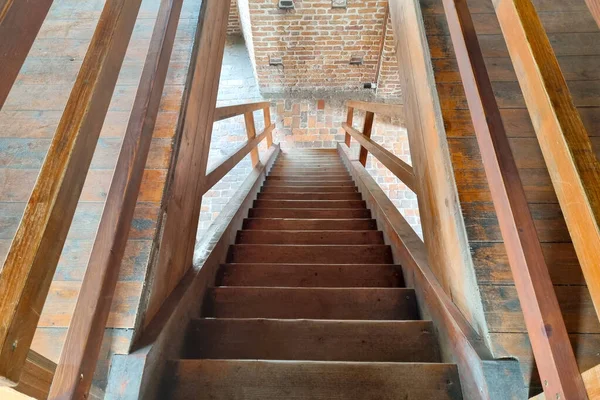 Gyönyörű Fából Készült Lépcső Egy Régi Épületben Vagy Kastélyban — Stock Fotó