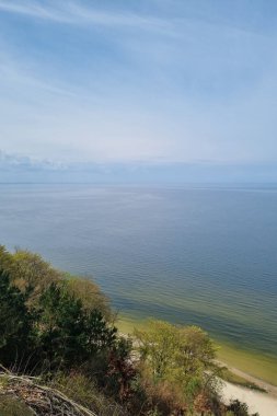 Deniz ya da okyanus. Suyun yüksekliğinden bak