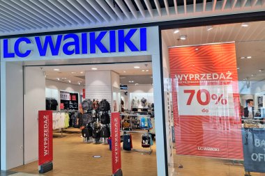 Wroclaw, Polonya, 15 Mayıs 2022: LC Waikiki, Fransız-Türk hazır giyim ve moda aksesuarları markası.