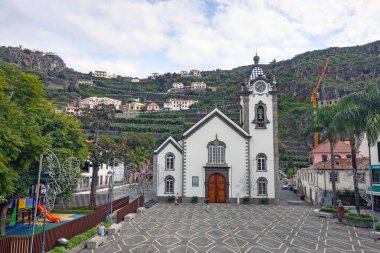 Madeira, Portekiz, 25 Kasım 2022: Ribeira Brava köyündeki Saint Benedict Kilisesi