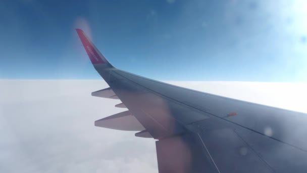 Madeira Portugal November 2022 Het Vliegtuig Vliegt Hoog Boven Witte — Stockvideo
