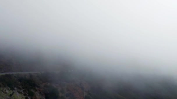 Dichter Nebel Auf Einer Bergstraße Gefährliches Fahren Nebel — Stockvideo