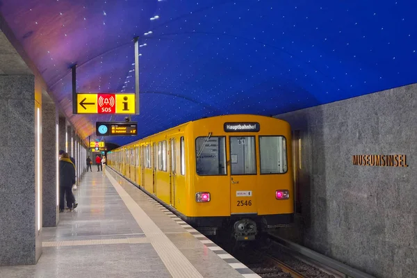 Berlín Německo Října 2022 Vlak Odjíždí Stanice Metra Berlíně — Stock fotografie