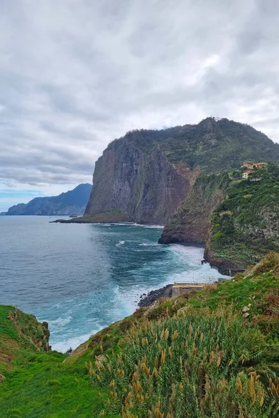 Зеленые Склоны Острова Мадейра Океане Остров Эвергрин Прекрасная Природа Популярный — стоковое фото
