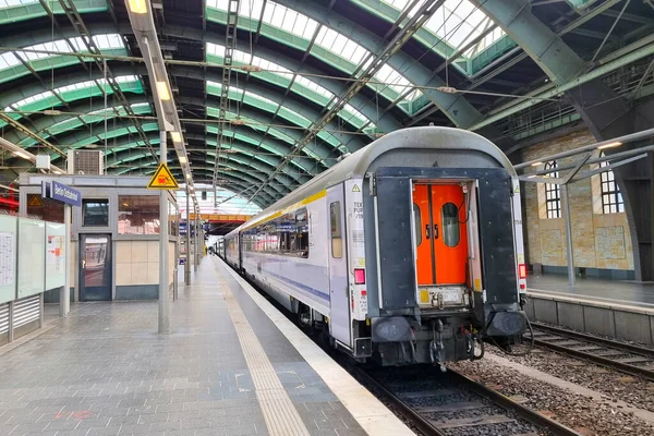Berlín Německo Října 2022 Vlak Nástupišti Nádraží Berlíně — Stock fotografie