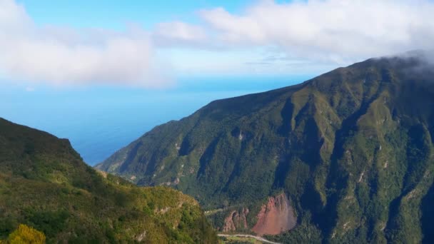 Las Verdes Laderas Isla Madeira Vista Desde Una Altura — Vídeos de Stock