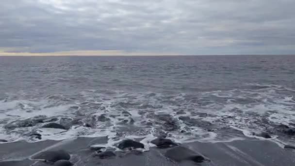 Bewölkter Morgen Der Küste Schlechtes Seewetter — Stockvideo