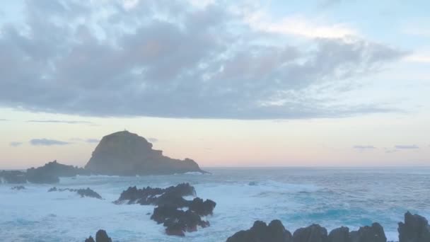 Ένα Γραφικό Ηλιοβασίλεμα Στην Παραλία Στον Ωκεανό Αναπαύσου Ζεστές Χώρες — Αρχείο Βίντεο