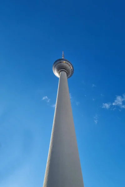 Berlin Niemcy Października 2022 Wieża Telewizyjna Berlin Przeciwko Błękitnemu Niebu — Zdjęcie stockowe