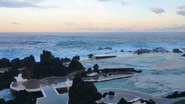Όμορφο Ηλιοβασίλεμα Στο Νησί Θαλάσσιο Υπόβαθρο Της Φύσης — Αρχείο Βίντεο