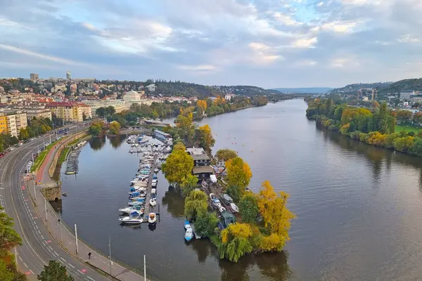 チェコ共和国プラハ2022年10月15日 プラハのヴルタヴァ川の上からの美しい景色 — ストック写真