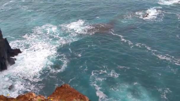 Mooie Turquoise Golven Van Oceaan Wassen Kust — Stockvideo