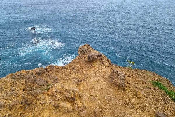 Βραχώδης Ακτή Του Νησιού Στον Ωκεανό Ιστορικό Της Φύσης — Φωτογραφία Αρχείου