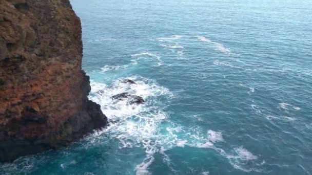 Живописный Вид Скальное Побережье Океане — стоковое видео