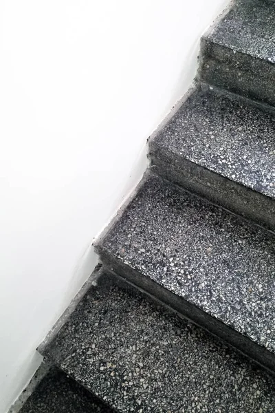 Etapas Concreto Cinza Escadas Paredes Brancas — Fotografia de Stock