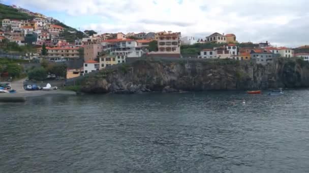 Costa Isla Madeira Con Barcos Pesca — Vídeo de stock