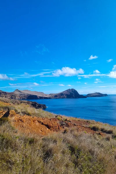 Βραχώδης Ακτή Του Νησιού Της Μαδέρας Στον Ωκεανό Όμορφο Τουριστικό — Φωτογραφία Αρχείου