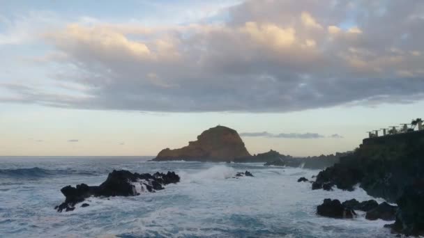 Gün Batımında Madeira Adasının Güzel Kıyı Şeridi Adada Bir Tatil — Stok video