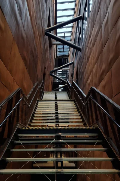 Escadaria Ferro Moderna Bonita Edifício — Fotografia de Stock