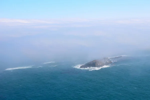 Вид Высоты Небольшой Скалы Океане — стоковое фото