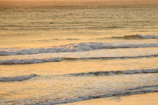 Havets Eller Havets Vågor Solens Strålar Bakgrund Till Naturen — Stockfoto