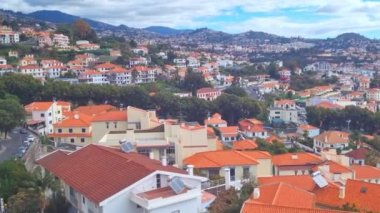 Funchal, Madeira 'nın çatısının tepesinden bak.