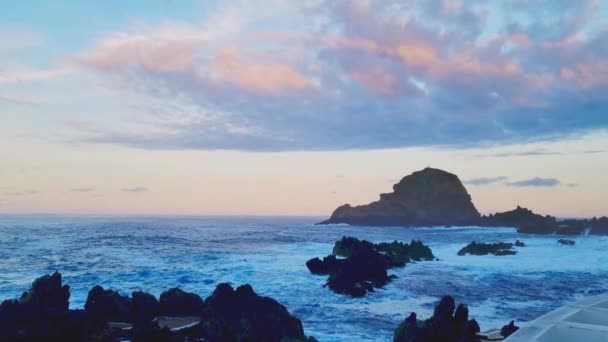 Szcenírozott Kilátás Madeira Sziklás Partjára Naplementekor — Stock videók