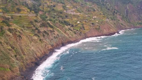 Bela Costa Rochosa Ilha Madeira Oceano — Vídeo de Stock
