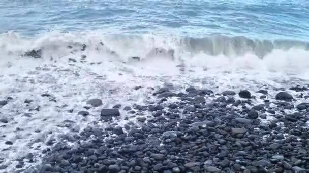 Хвиля Моря Рухається Скелястому Узбережжю Сила Природи — стокове відео