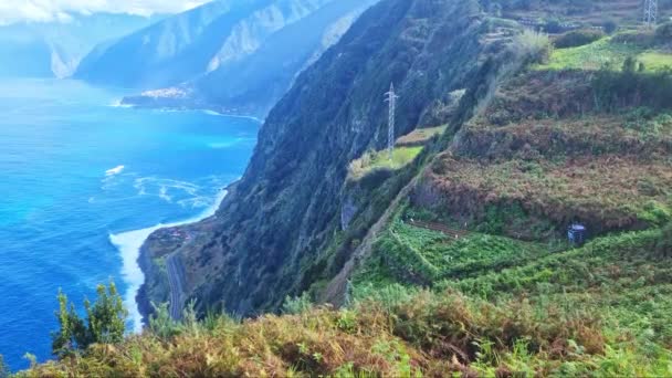 Zelené Svahy Ostrova Madeira Vlny Atlantského Oceánu — Stock video