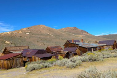 Bodie, CA, 5 Eylül 2018: Hayalet kasabada korunan evler ve binalar