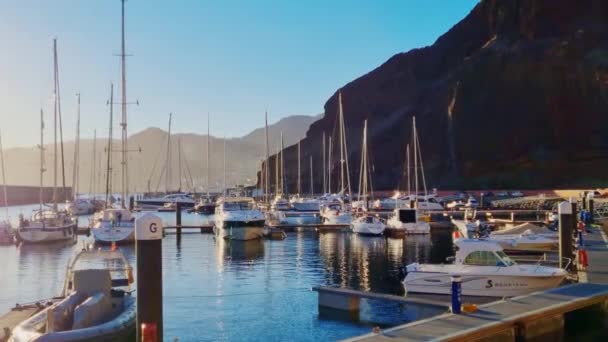 Madeira Portugalsko Listopadu 2022 Molo Malými Moderními Čluny — Stock video
