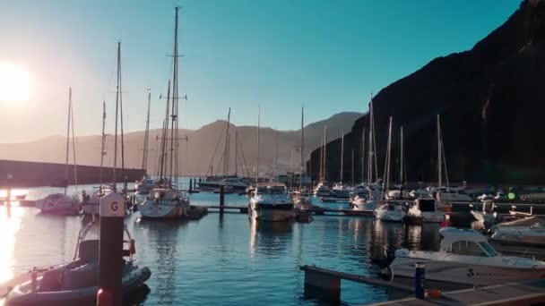 Madeira Portugal Novembro 2022 Belo Pôr Sol Cais Barcos Iates — Vídeo de Stock