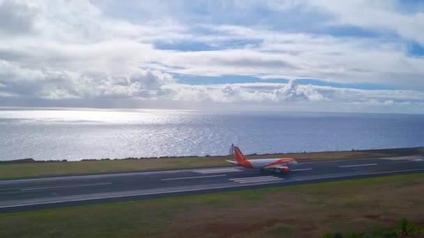 Madeira Portugal Novembro 2022 Avião Prepara Para Descolar Aeroporto Funchal — Vídeo de Stock