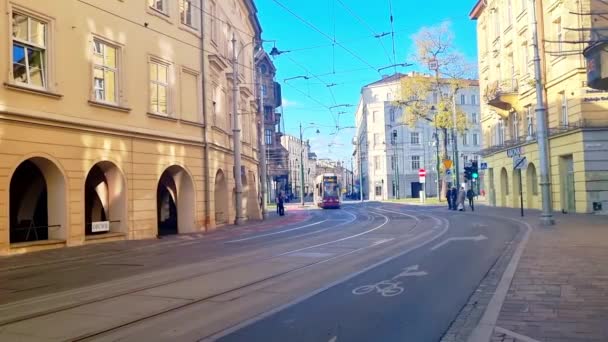 Краків Польща Листопада 2022 Року Вздовж Вулиці Кракова Проходить Трамвай — стокове відео